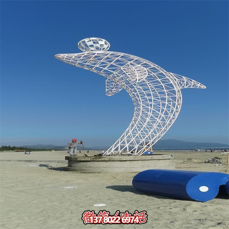 不銹鋼海豚鏤空雕塑，點綴大型景觀廣場