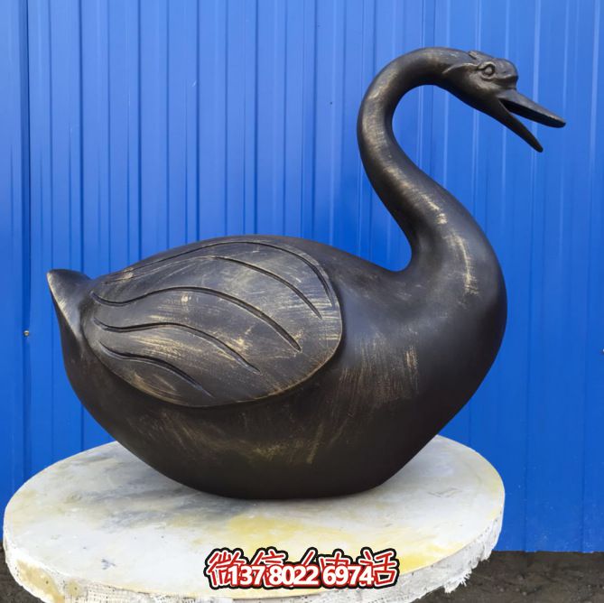 不銹鋼雕塑，休息時(shí)讓湖邊更美麗——天鵝雕塑