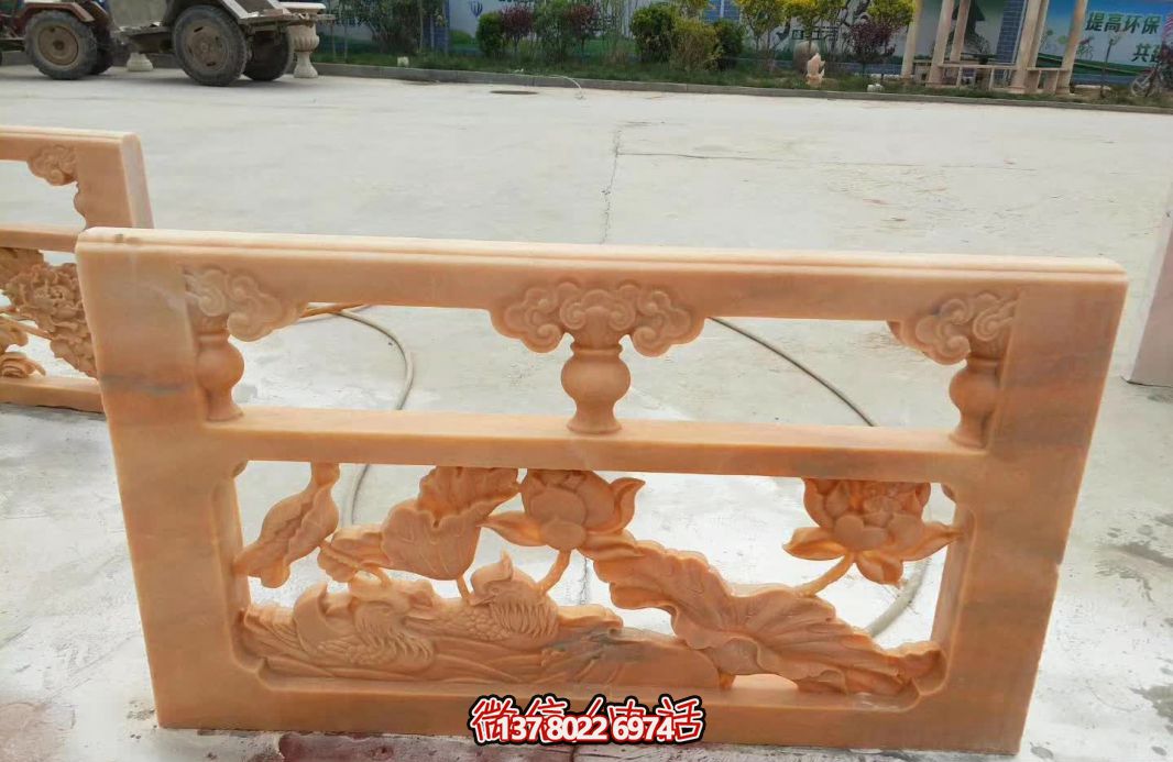 紅色浮雕護(hù)欄，點(diǎn)綴陽臺(tái)庭院裝飾