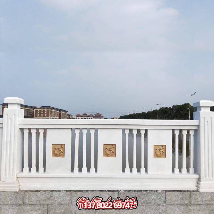 “羅馬柱式漢白玉歐式欄桿，為河道邊裝飾和防護(hù)”
