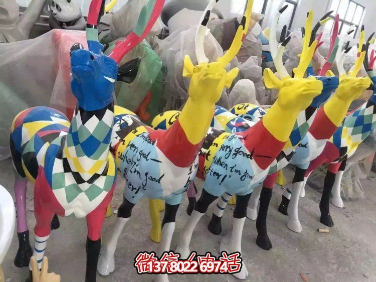 彩繪玻璃鋼鹿雕塑，商場(chǎng)、兒童樂園風(fēng)格擺件