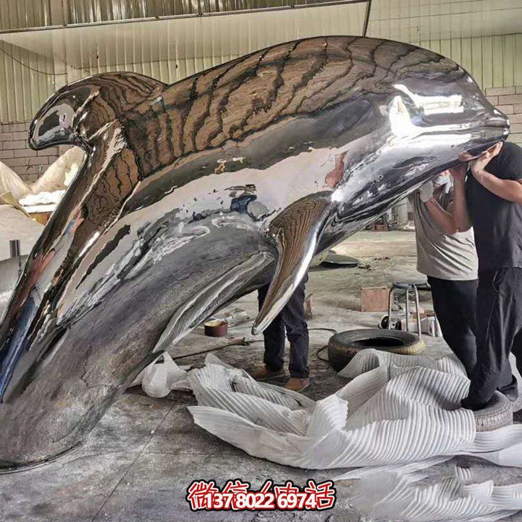 大型抽象鏡面不銹鋼鯨魚，展現(xiàn)室外精彩生活
