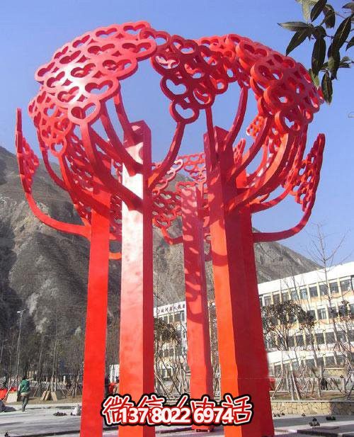 室內(nèi)不銹鋼心形雕塑，點綴別墅景區(qū)美景